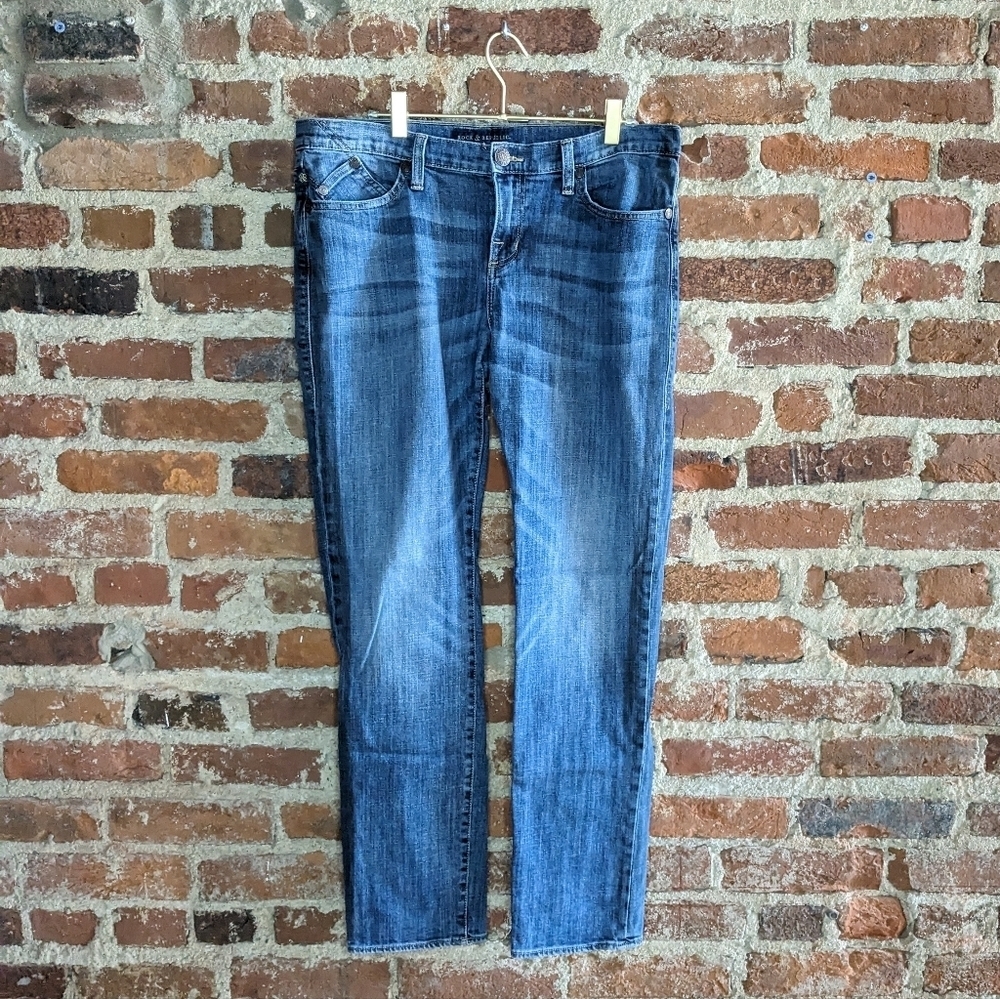 Rock & Republic Size 12 M Blue Denim Straight Leg Jeans‎
